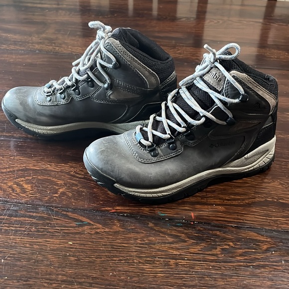 Columbia gray hiking boots - Picture 3 of 8